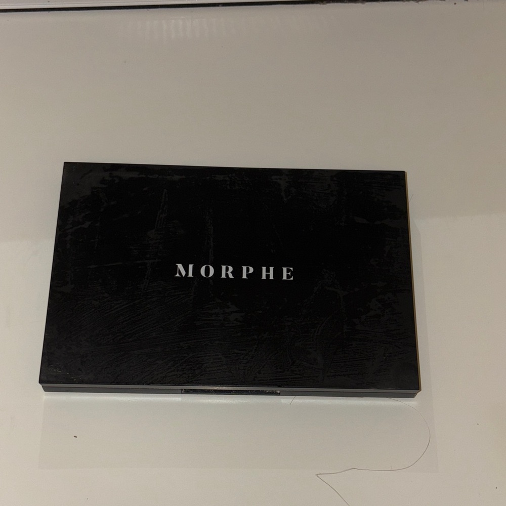Morphe highlighter and contour palette